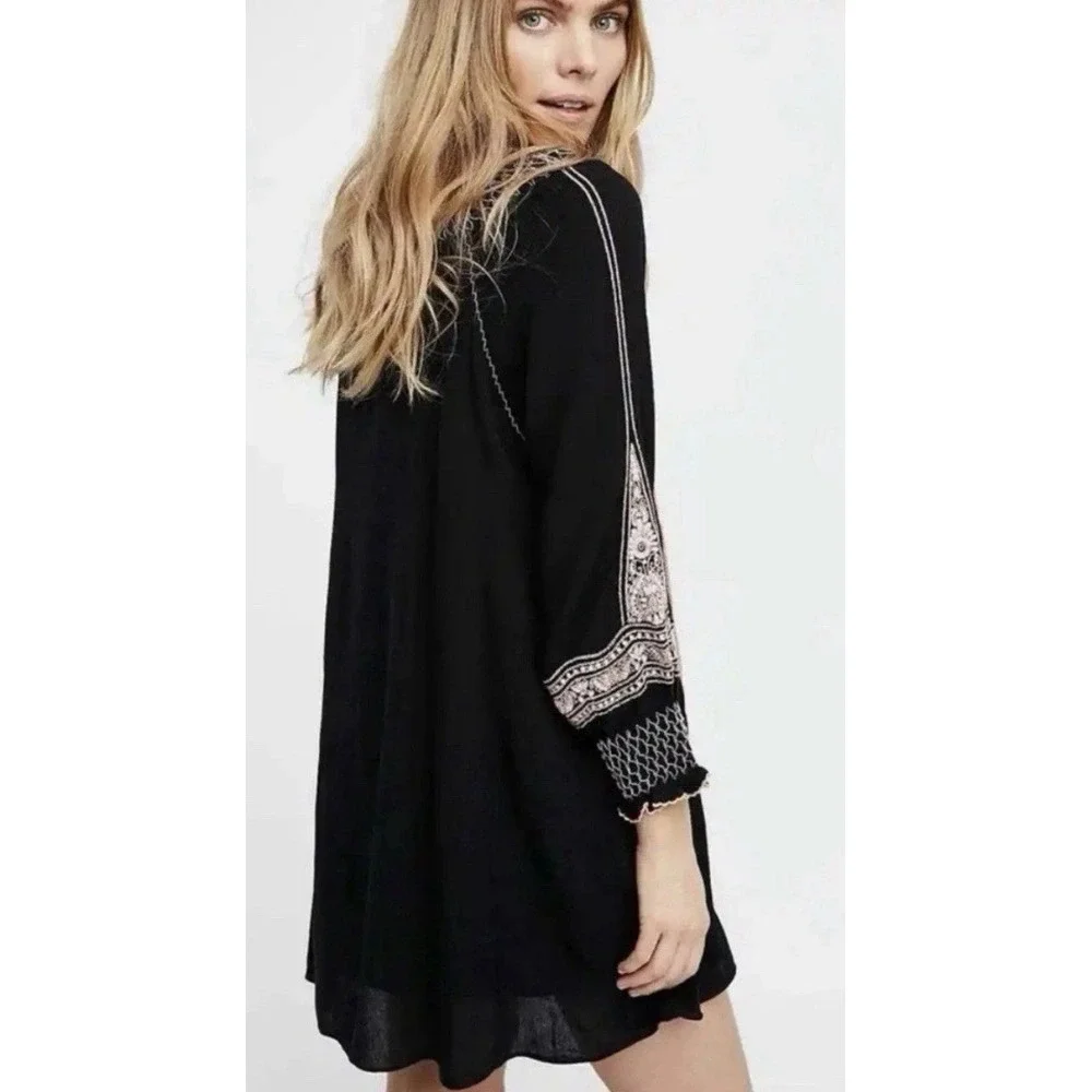 Free People Wind Willow Bohemian Peasant Mini Dress Size Large Navy Embroidered